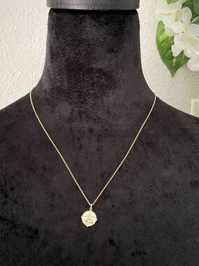 Kendra Scott Gold Necklace Logo Pendant Dainty Chain Trendy Layering MUST HAVE